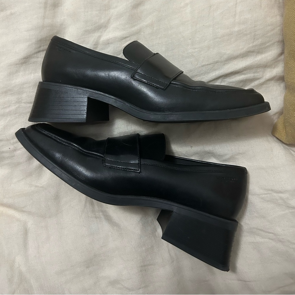 vagabond square toe loafers